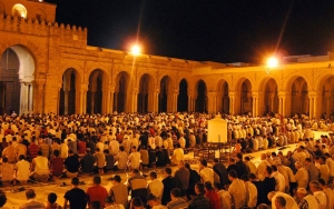 DPR Minta Tarawih Berjemaah di Masjid Dihentikan Jika Muncul Klaster Baru COVID-19