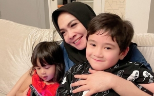 Bikin Gemas, Ansara Ponakan Nagita Slavina Cium Rafathar Berkali-Kali