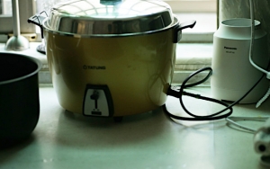 Pakai Air Panas Saat Memasak Nasi dengan Rice Cooker