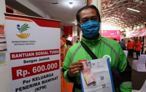 Bansos COVID-19 ala Jokowi Dapat Nilai Negatif Publik, KSP Beri Penjelasan