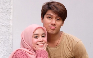 Belum Tanggapi Reaksi Siti Badriah, Lesty Kejora Pilih Pamer Boneka Raksasa dari Rizky Billar