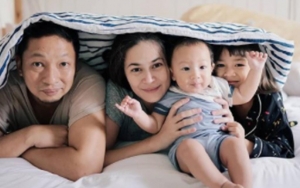 Mulai Galau Ditinggal Anak Istri Pulang Kampung, Ringgo Agus Malah Bikin Salfok Pakai 'Daster' Seksi