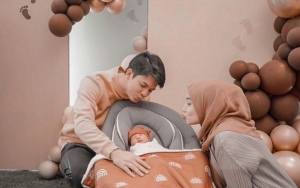 Zaskia Sungkar dan Irwansyah Ribut Bahas Kemiripan Baby Ukkasya