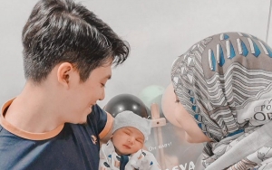 Mirip Banget, Zaskia Sungkar Syok Lihat Pose Tidur Irwansyah dan Baby Ukkasya