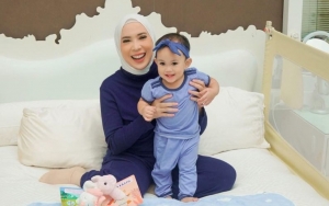 Belum Genap 2 Tahun Sudah Diajak Naik Angkot, Sada Putri Fitri Tropica Langsung Kapok: Panas!