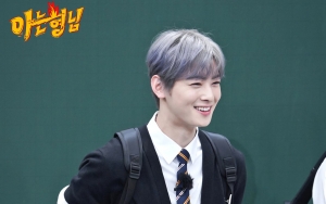 Cha Eunwoo ASTRO Pernah Buka Celana di Depan Penggemar, Kok Bisa?