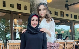 Sikap Salmafina Sunan Kantongi Pujian Usai Edit Bagian Kepala Sang Ibu Begini di Foto Jadul Keluarga