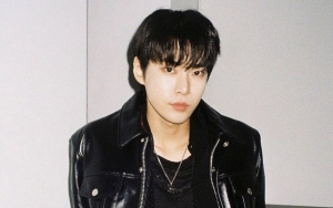 Doyoung NCT Beri Spoiler Outfit untuk Debut Teater Musikal Mendatang