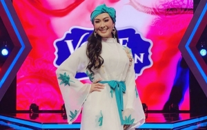 Demi Profesionalitas, Iis Dahlia Rela Kerokan Di Lokasi Syuting 