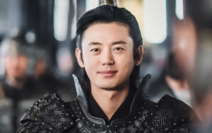 Lee Ji Hoon Akui Gagal Paham Karakternya yang Suka Kim So Hyun Sekaligus Choi Yu Hwa di Drama