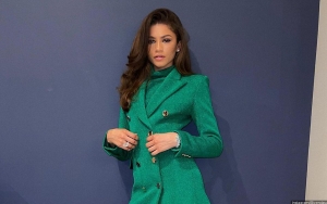 Piala Oscar 2021: Zendaya Curi Perhatian Kenakan Gaun Serba Kuning Lengkap Dengan Kalung Berlian
