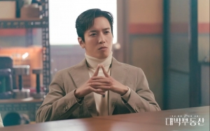 Akting Jung Yong Hwa Jadi Kurir Dadakan Dipuji Tim Produksi 'Sell Your Haunted House'