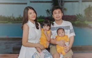 'Jahatnya' Raditya Dika Roasting Istri Gara-gara Punya Tubuh Terlalu Kurus di Foto Jadul