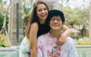 Bukti Bukan Lagi Pasangan Muda, Junior Liem Mulai Tak Kuat Gendong Putri Titian