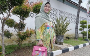 Penjelasan Chacha Frederica Posting Foto Sedang Salat Tarawih Dibilang Riya