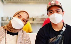 'Nyonya' Kaesang Foto Bareng Calon Kakak Ipar, Ekspresi Datar Gibran Disorot