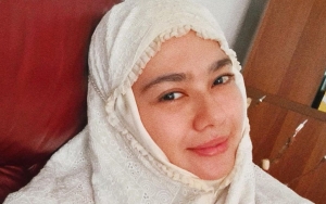 Catherine Wilson Akui Lebih Religius dan Belajar Menutup Aurat, Penampilan Berhijab Direspons Begini