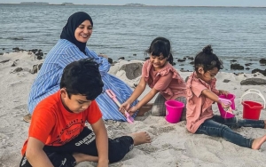 Shireen Sungkar Curhat Susahnya Foto Keluarga, Bongkar Alasan Tak Terduga Ekspresi Cemberut Adam