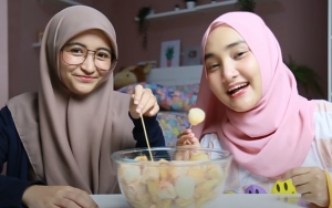 Berusaha Ceria, Arafah Rianti dan Fatin Shidqia Lebaran di Wisma Atlet Banjir Doa