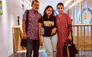 Mayangsari Pamer Bambang Trihatmojo Dibonceng Motor Oleh Si Putri Cantik, Netizen Malah Deg-Degan