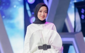 Isu Hamil-Nikah Siri, Nissa Sabyan Pose 'Centil' Jualan Pashmina Disindir Saingi Eks Istri Ayus
