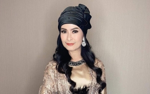 Iis Dahlia Sampaikan Klarifikasi Usai Dihujat Karena Pakai Baju Terbuka Saat Lebaran