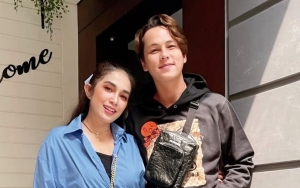 Ada 'Penampakan' Dalam Postingan Andhika Pratama Bareng Ussy Sulistiawaty, Netizen Kok Kesal?