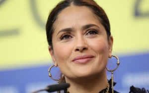 Salma Hayek Akui Hampir Meninggal Pasca Berjuang Sembuh Dari Covid-19