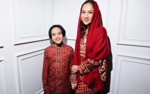 Baru Diposting, BCL Pamer Momen Haru Nyekar ke Makam Ashraf Sinclair Bareng Noah Saat Lebaran
