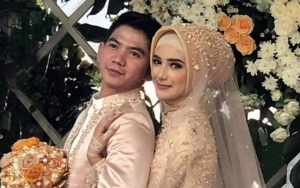 Tangisi Nisan Ayah, Rizki Syafaruddin Ketahuan Cueki Pesan Duka Nadya Mustika Sang Istri?