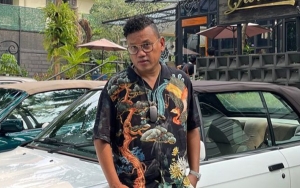 Punya Hobi Yang Sama, Uya Kuya Pilih Habiskan Weekend Dengan Konvoi Mobil Klasik Bareng Keluarga