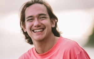 Adipati Dolken Ngaku Kembaran John Mayer, Sukses Bikin Heboh Sampai Istri Cantik Ikut Komentar