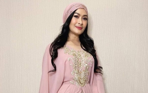 Iis Dahlia Tampil Cantik Natural Saat Pamer Gaya Rambut Baru, Ramai Dikomentari Rekan Artis