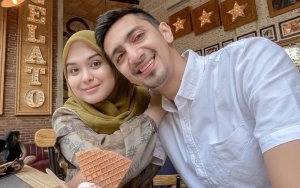 Vebby Palwinta Girang Akhirnya Foto OOTD Kondangan Bareng Suami, Minta Tak Dikomentari Begini