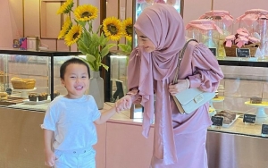 Bikin Nyesek, Larissa Chou Ditegur Sang Putra Gara-gara Ketahuan Nangis Saat Ajari Ngaji