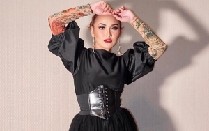 Tampil Bahagia, Ayu Ting Ting Lebih Cocok dengan 'Oppa' dari Korea atau Indonesia?