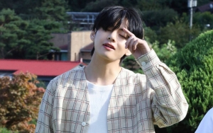 V BTS Posting dan Hapus Aib Sendiri, Potret Umbar Ketiak Keburu Viral