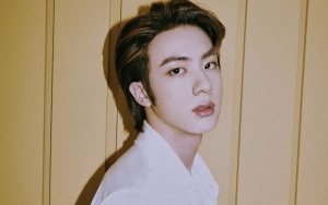 Jin BTS Pamer Wajah Kaget 'Butter' No.1 di Billboard Hot 100, Tetap Ganteng No Debat