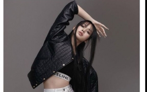 Makin kreatif, Lisa padukan jaket kulit dan celana putih