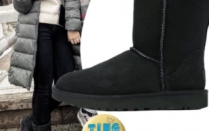  Ayu Ting Ting menggunakan <i>Ugg Classic Short Boot</i>
