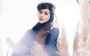 Tak Sabar Kunjungi Makam Ayah, Ria Ricis Ternyata Sudah Siapkan Ini Untuk Buat Mendiang Bangga