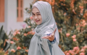 Konten Mendiang Ayah Dihujat, Ria Ricis Kini Bagi-bagi Tas dan Sepatu Branded ke Fans