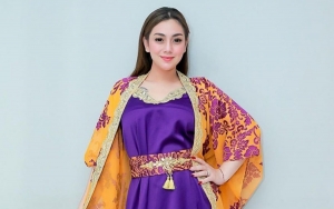 Pamer Foto Bareng Anak, Penampilan Hingga Tato Celine Evangelista Justru Jadi Sorotan