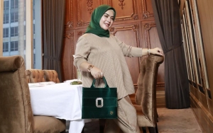 Aisyahrani Disebut Sering 'Ngintil' Syahrini dan Reino Barack, Reaksi Kocaknya Jadi Sorotan