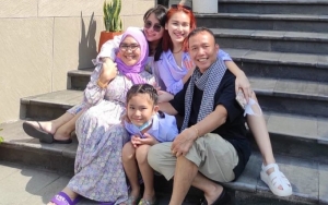 Mati-Matian Dibantah Ayah Ojak, Ayu Ting Ting Terciduk Dandan Seksi Jiplak Agnez Mo?
