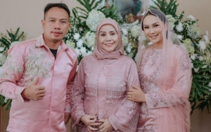 Kalina Oktarani Akhirnya Pulang, Ibunda Vicky Prasetyo Pilih Pamer Kemesraan Bareng Suami Bule Turki