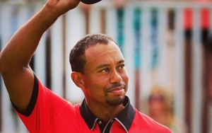 Tiger Woods Akhirnya Bisa Berjalan Lagi Usai Alami Kecelakaan Mobil Parah, Begini Potretnya