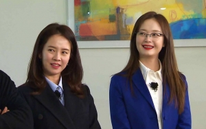 Song Ji Hyo Pamer Hadiah Manis dari Jeon So Min, Wajah No Makeup Bikin Salfok