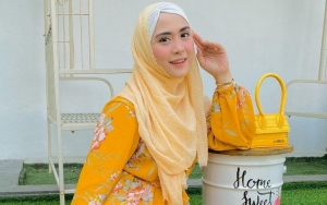 April Jasmine Berdoa agar Covid-19 Cepat Hilang, Riasan dan Jilbab Curi Fokus
