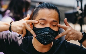 Jumlah Kasus COVID-19 Tembus 20 Ribu, Ernest Prakasa Beri Sentilan Ini Ke Penyebar Teori Konspirasi